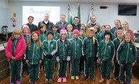 Alunos de Novo Horizonte cobram reforma e cobertura da quadra de esportes