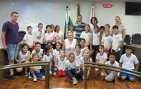 Alunos solicitam reformas na Escola 25 de Julho durante visita ao Poder Legislativo