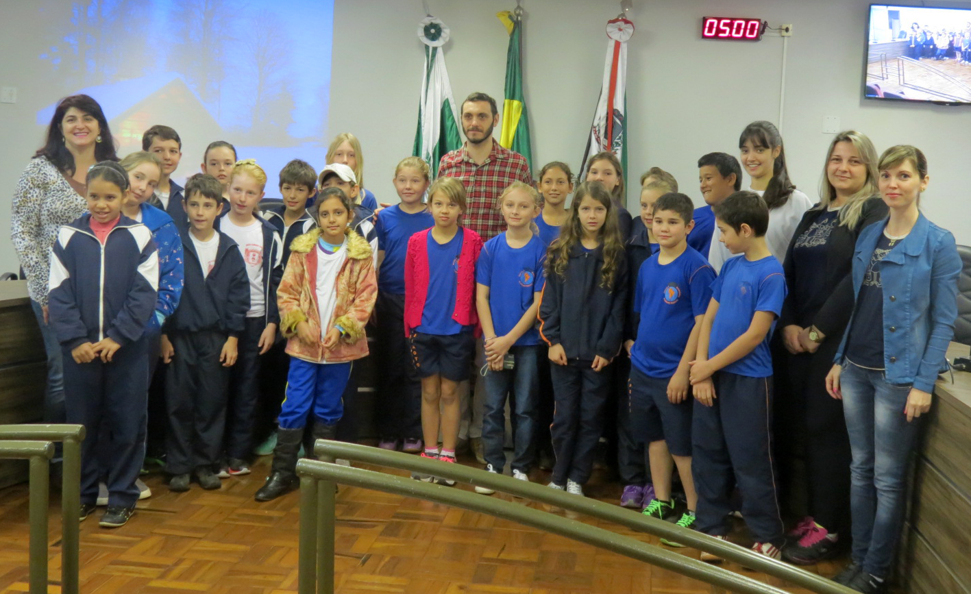 Câmara recebe visita de estudantes das escolas municipais de Iguiporã e Curvado