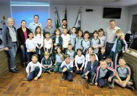 Escola Jean Piaget visita a Câmara pelo programa “Conhecendo o Município”