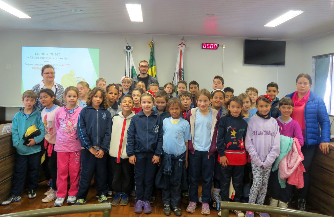 Estudantes da Escola Antônio Rockenbach visitam o Legislativo