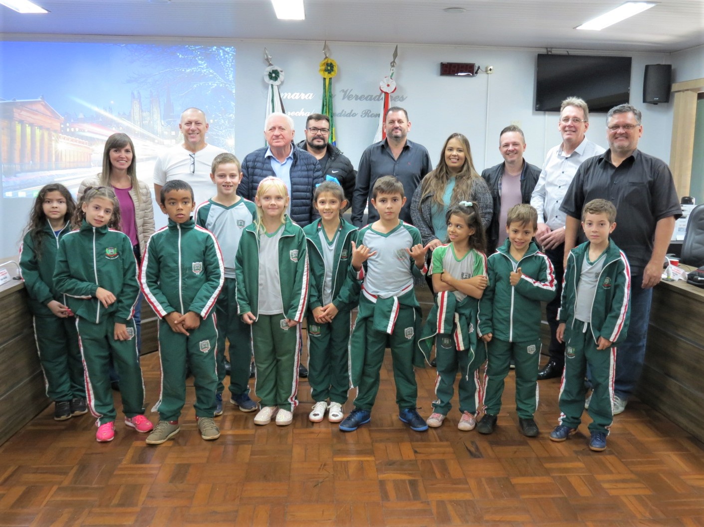 Estudantes da escola municipal de Iguiporã visitam a Câmara de Vereadores