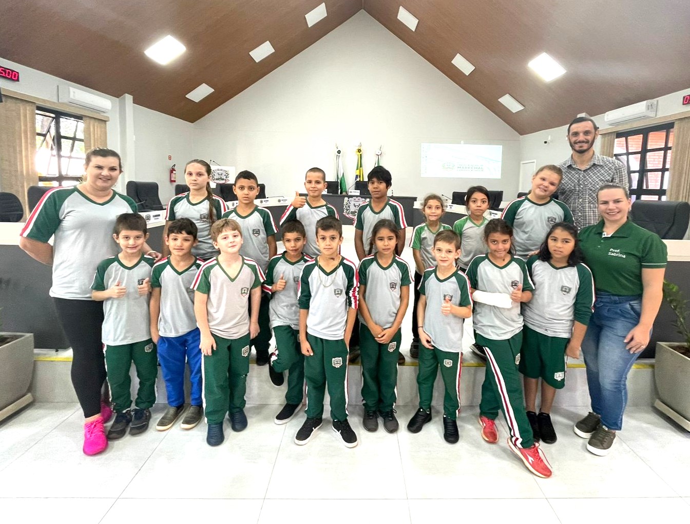 Estudantes da escola municipal de Porto Mendes visitam a Câmara de Vereadores