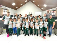 Estudantes da escola municipal de Porto Mendes visitam a Câmara de Vereadores