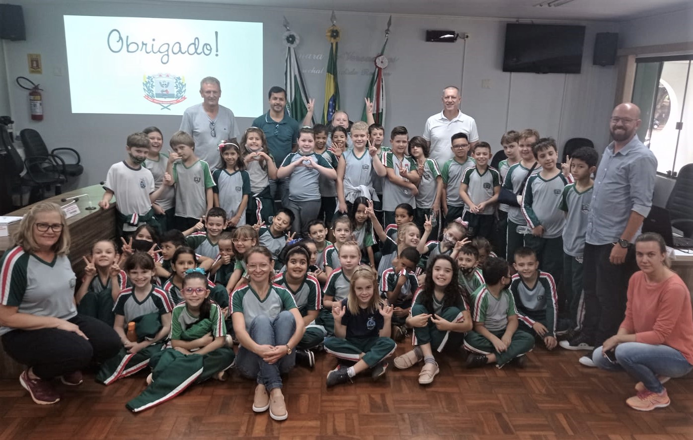 Estudantes das Escolas Jean Piaget e Ana Paula visitam o Poder Legislativo