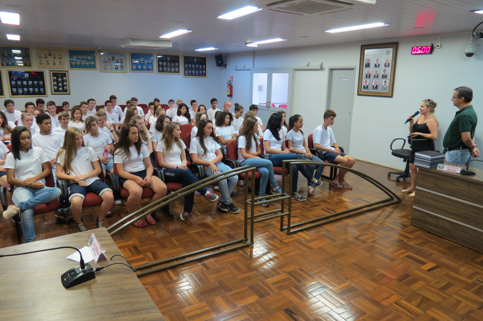 Estudo sobre democracia e cidadania motiva visita de alunos à Câmara de Vereadores