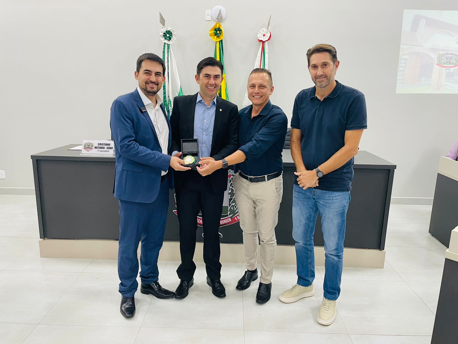  Fernando Fenner é homenageado pelo Legislativo com “Medalha de Honra ao Mérito”