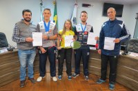 Integrantes da Associação Rondonense de Badminton são homenageados pela Câmara