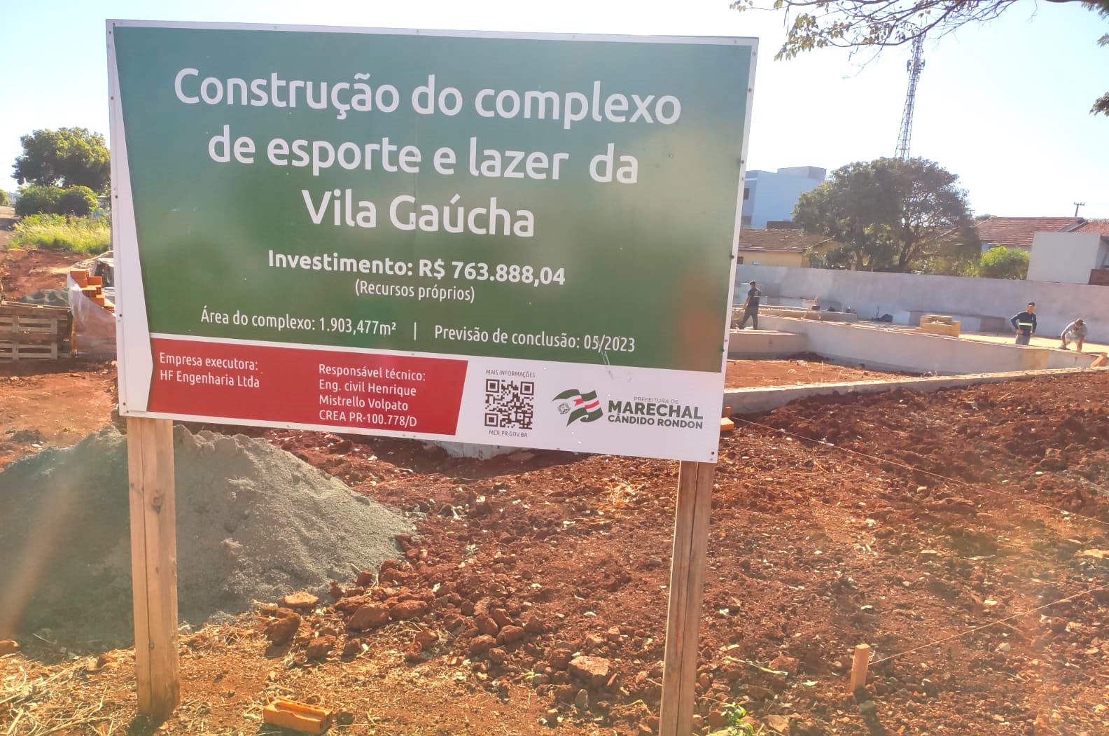 Projeto visa alterar lei que obriga placas informativas em obras públicas 