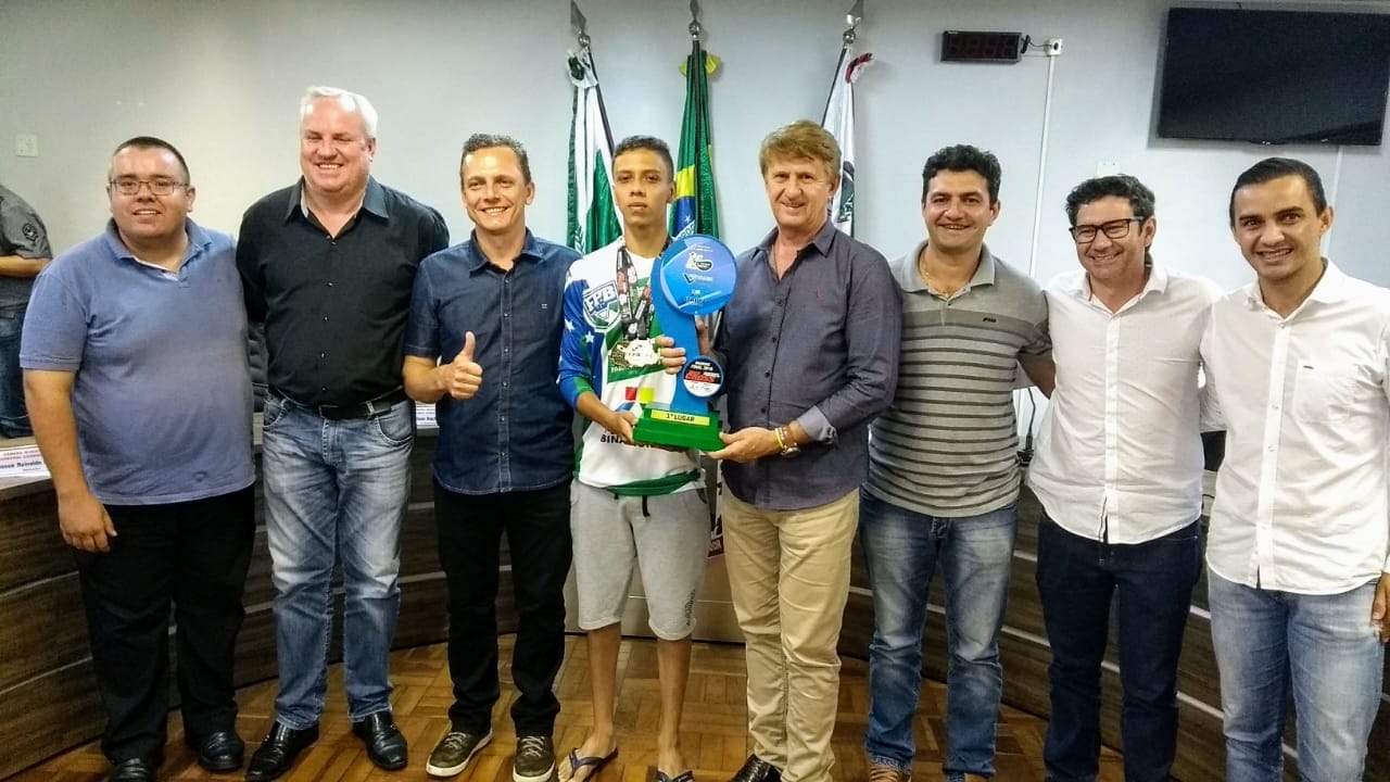 Rondonense campeão estadual de bicicross prestigia sessão da Câmara