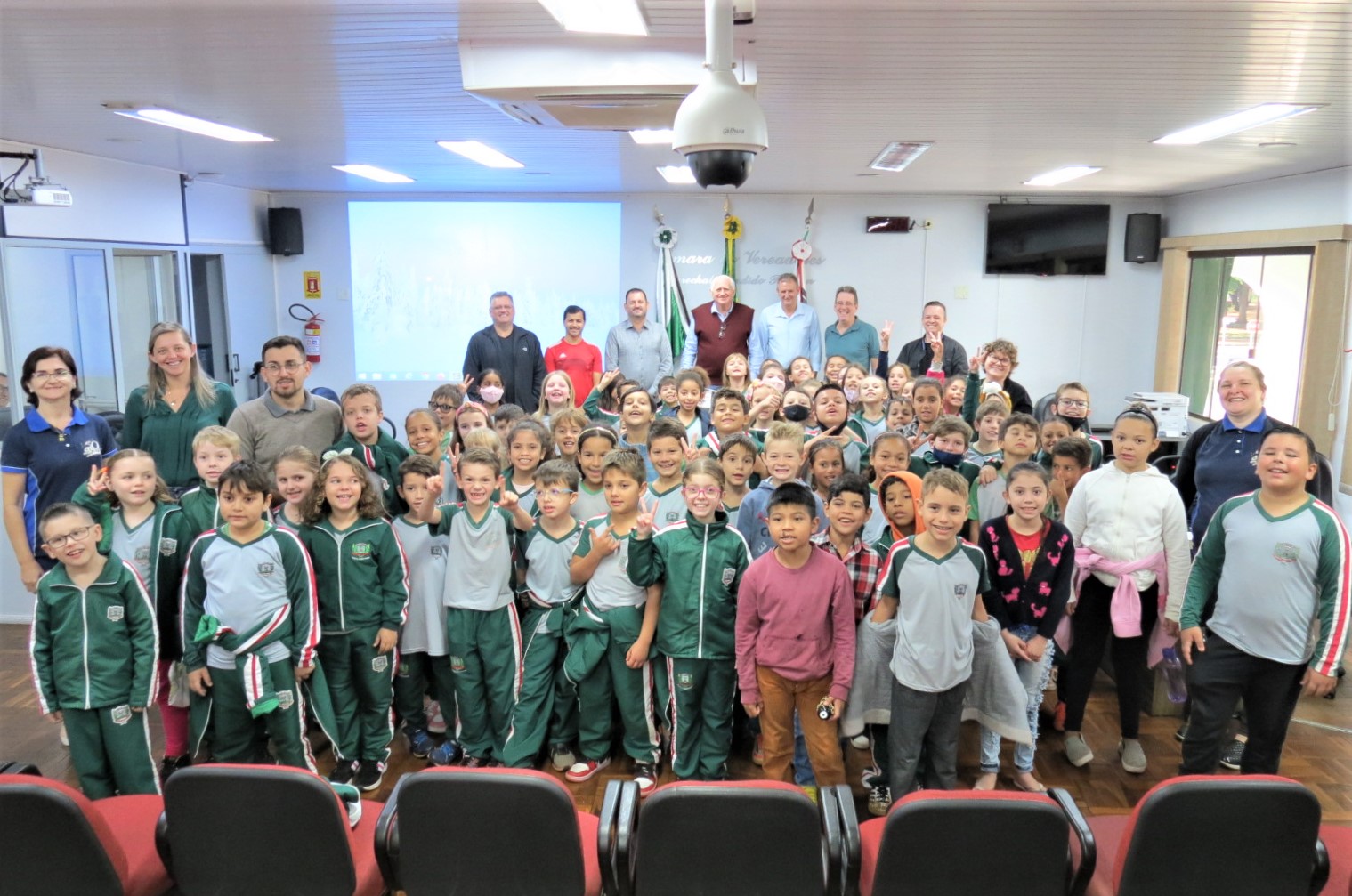 Turmas do 3º ano da Escola Antônio Rockenbach visitam a Câmara 